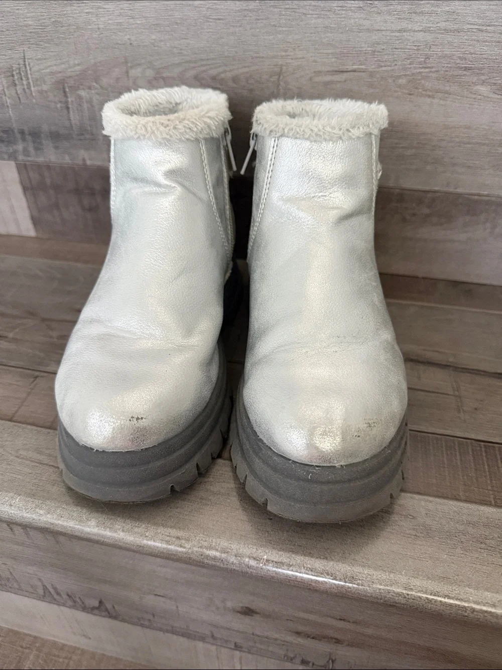 OshKosh B'gosh Silver Faux-Fur Collar Platform Ankle Boots